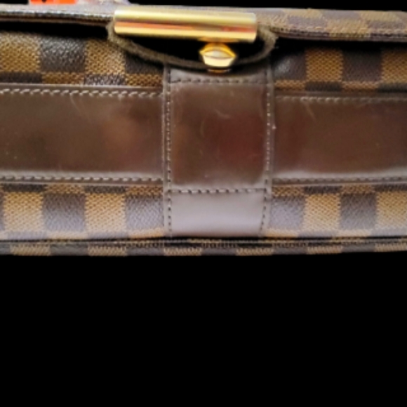 Louis Vuitton - Picture 9 of 16